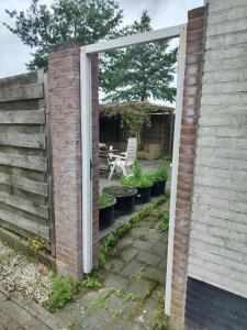 Zahrada ubytování Solstice, quiet cottage in Bruinisse, Zeeland