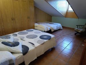 a room with two beds and a staircase with a window at Villa CiTe- jardines/BBQ/terrazas/ para familias in Teruel