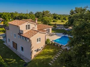 an aerial view of a house with a swimming pool at Villa Emili by IstriaLux in Svetvinčenat