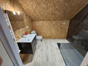 Ένα μπάνιο στο Appartement proche des lacs +9 φωτογραφίες