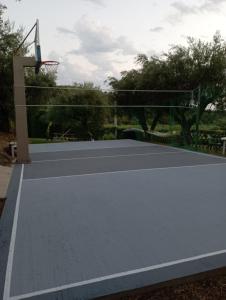 Εγκαταστάσεις για τένις ή/και σκουός στο Alex House ή εκεί κοντά