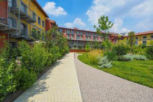 a walkway in front of a building at PrimoPiano - Zumbini G in Milan