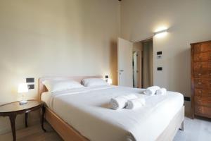 a bedroom with a large bed with towels on it at PrimoPiano - Zumbini G in Milan