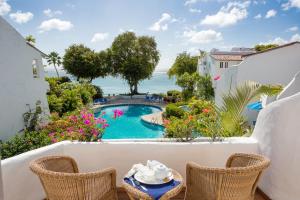 Bazén v ubytování Merlin Bay Beach Villas nebo v jeho okolí