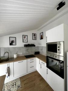 Køkken eller tekøkken på Maison décoration Disney à 10 min du Parc + 5 billeder