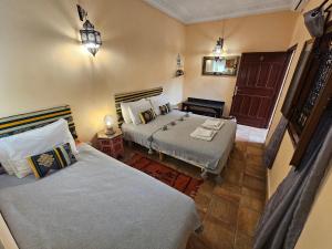 Ένα ή περισσότερα κρεβάτια σε δωμάτιο στο Riad Dar Rita