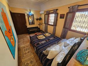 Ένα ή περισσότερα κρεβάτια σε δωμάτιο στο Riad Dar Rita