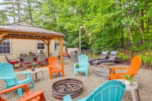 Κήπος έξω από το Lake Winnipesaukee Getaway with Private Beach Access