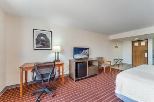 TV a/nebo společenská místnost v ubytování Ramada by Wyndham Richfield UT I-70