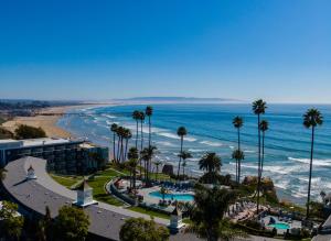 a view of the beach and the ocean at SeaCrest Oceanfront Hotel in Pismo Beach