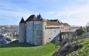 an old castle on top of a hill at ENTRE Terre ET Mer in Saint-Aubin-le-Cauf