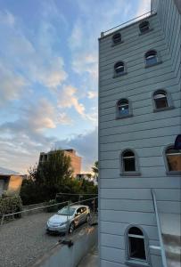 Hoone, kus külalistemaja asub