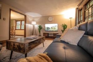 Χώρος καθιστικού στο Modern 3 Bd, 2 Bath Spacious Apt Shrewsbury