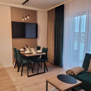 Posezení v ubytování Sunset Resort, Apartament 51 typu Deluxe z 2 sypialniami i balkonem