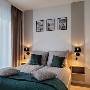 Postel nebo postele na pokoji v ubytování Sunset Resort, Apartament 51 typu Deluxe z 2 sypialniami i balkonem