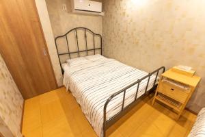 מיטה או מיטות בחדר ב-Guest House Kubo Homes Tengachaya 1