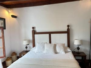 A bed or beds in a room at Casa La Aldaba