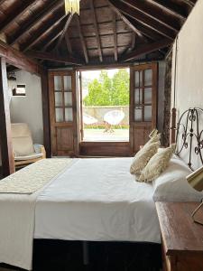 A bed or beds in a room at Casa La Aldaba