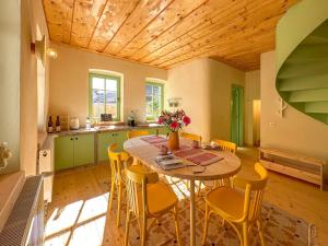 a kitchen and dining room with a table and chairs at Porumbacu 216 in Porumbacu de Sus
