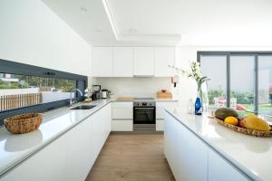 Afbeelding uit fotogalerij van Villa Paradise Bay in São Martinho do Porto +52 foto's