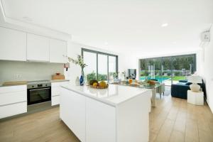 Kuchyň nebo kuchyňský kout v ubytování Villa Paradise Bay