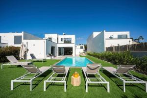 Bazén v ubytování Villa Paradise Bay nebo v jeho okolí