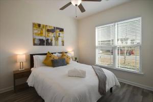 Postel nebo postele na pokoji v ubytování Relax & Unwind Near Savannah + 13 fotografií