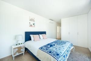 Postel nebo postele na pokoji v ubytování Villa Paradise Bay + 52 fotografií