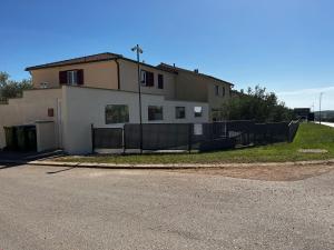 Budynek, w którym mieści się apartament