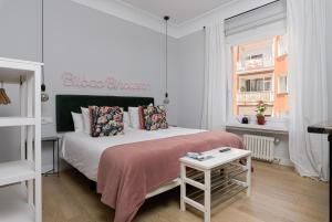 Postel nebo postele na pokoji v ubytování Alameda Suites Bilbao Centro from 1951