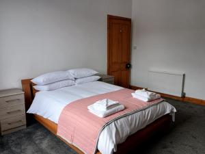 Postel nebo postele na pokoji v ubytování Taigh Sona