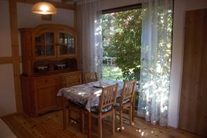a dining room with a table and a large window at Całoroczny domek z patio in Władysławowo