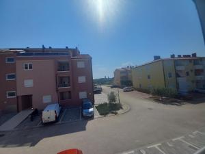 an aerial view of a parking lot next to buildings at Apartman Dina in Peroj +2 photos