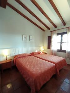 A bed or beds in a room at Apartamentos El Calambuco