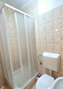 Koupelna v ubytování Willa Rysówka + 46 fotografií