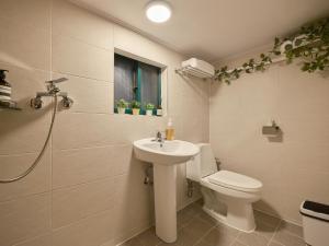 a bathroom with a toilet and a sink at Zen House,Jamsil Seoul in Seoul +9 photos