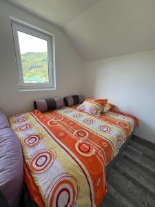 En eller flere senge i et værelse på Cozy and homely-Casa del Sole