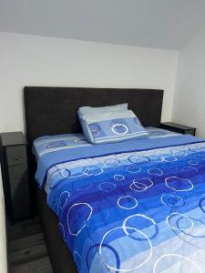 En eller flere senge i et værelse på Cozy and homely-Casa del Sole + 5 billeder