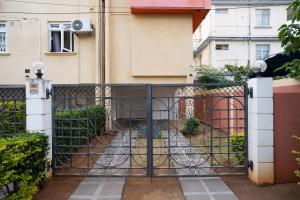 Το κτήριο όπου στεγάζεται  η παραθεριστική κατοικία