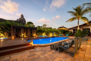 Piscina a Dolphin Hotel o a prop
