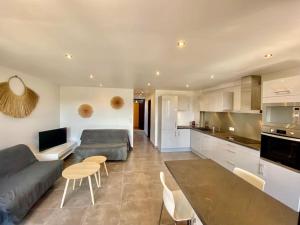 Kuchyň nebo kuchyňský kout v ubytování MarinesAppartement, La marina Tropézienne