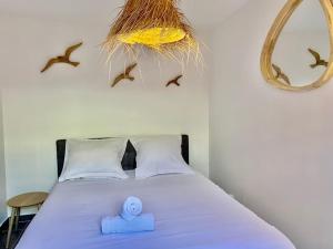 Postel nebo postele na pokoji v ubytování MarinesAppartement, La marina Tropézienne