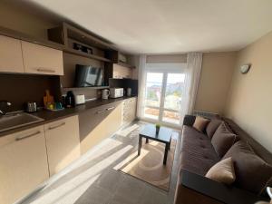 Kuchyň nebo kuchyňský kout v ubytování Apartment Harmony