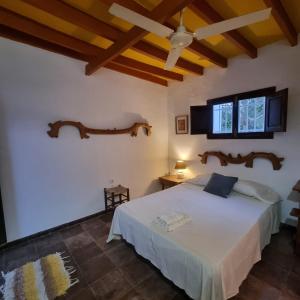 Ένα ή περισσότερα κρεβάτια σε δωμάτιο στο Cortijo Las Gallardas en Almería