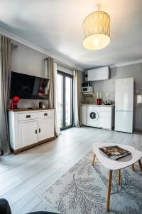 A kitchen or kitchenette at Ancha Village