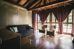 A seating area at Hotel Rural La Guaja
