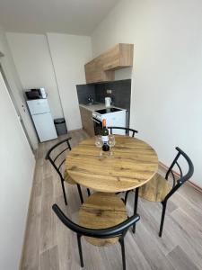 Kuchyň nebo kuchyňský kout v ubytování Apartmány Ferie