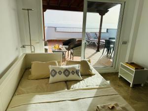 Posezení v ubytování Casa Heidi - Pool - Sunsets - Ocean, Cliffs view - garage - AC