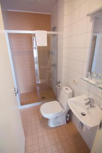 A bathroom at Hotel Vila Diemedis