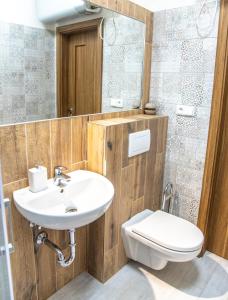 Kamar mandi di Panská